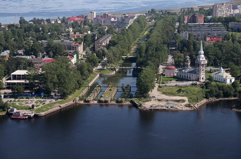 Город